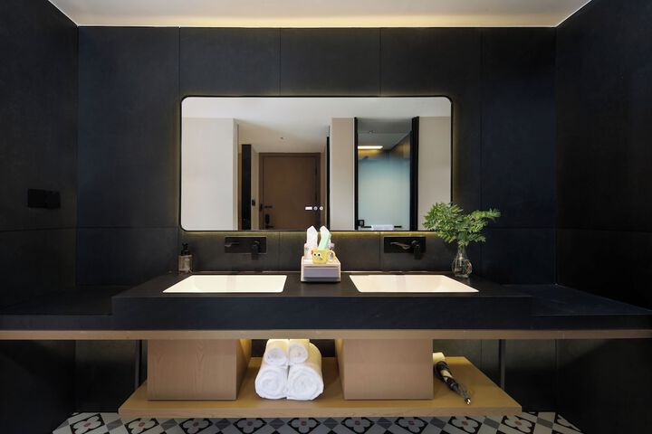 Room 32 of 73
