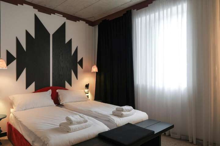 Room 9 of 40