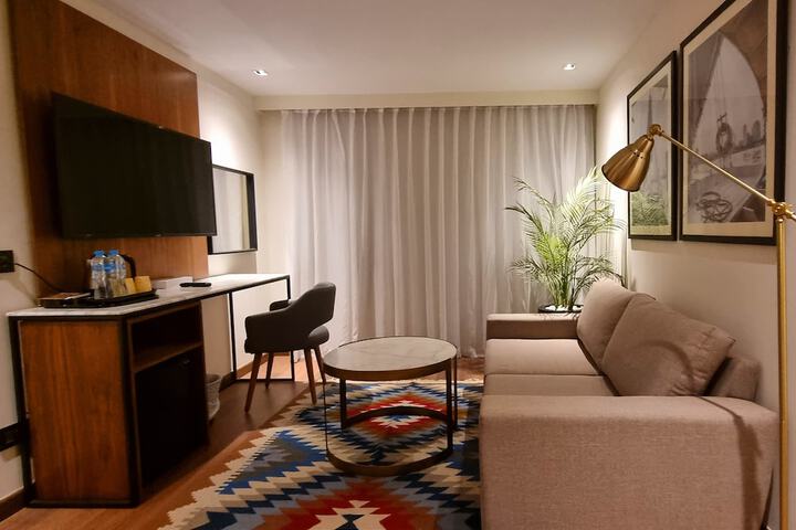 Room 33 of 64