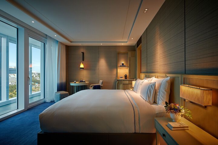 Room 4 of 106