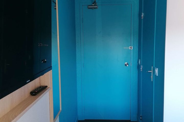 Room 33 of 63