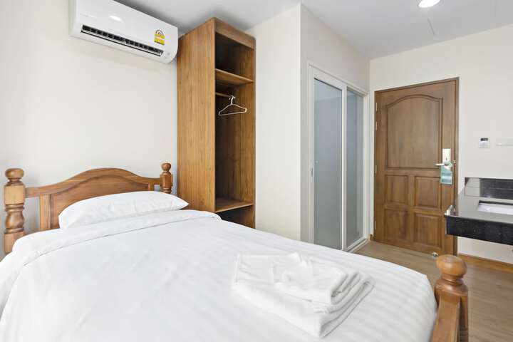 Room 10 of 43
