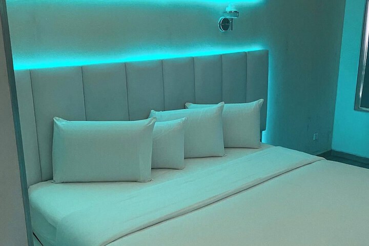 Room 10 of 30