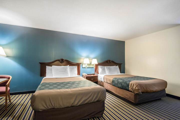 2 Double Beds (4 of 9)