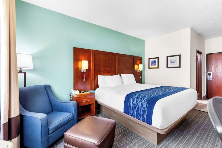 1 King Bed Business Room Upgrade (12 of 13)