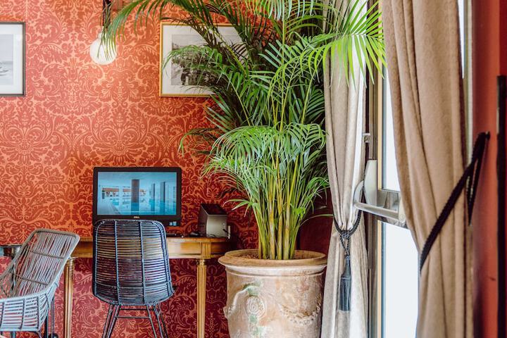 Guest Lobby
