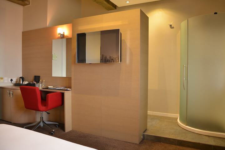 Room 16 of 71