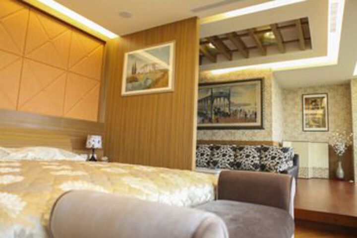 Room 32 of 79