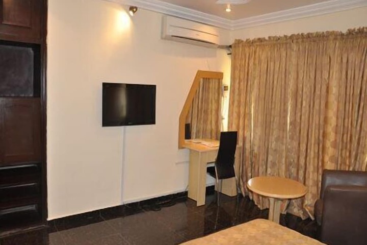 Room 8 of 44