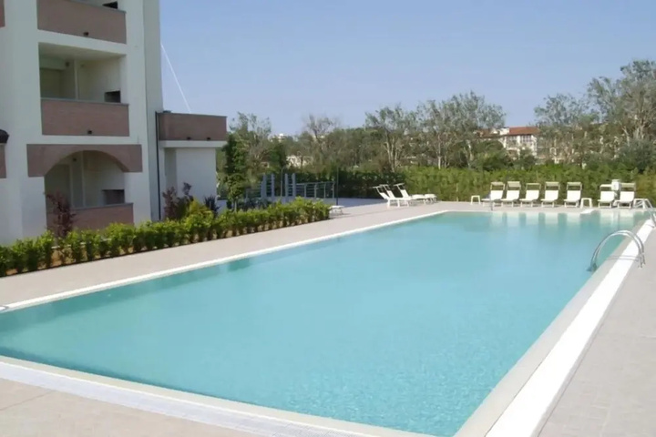 Pool 11 of 24