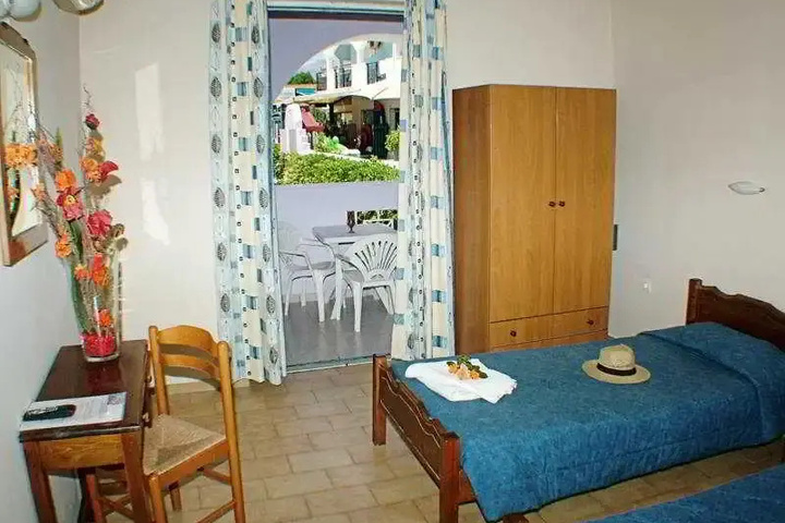 Room 2 of 6