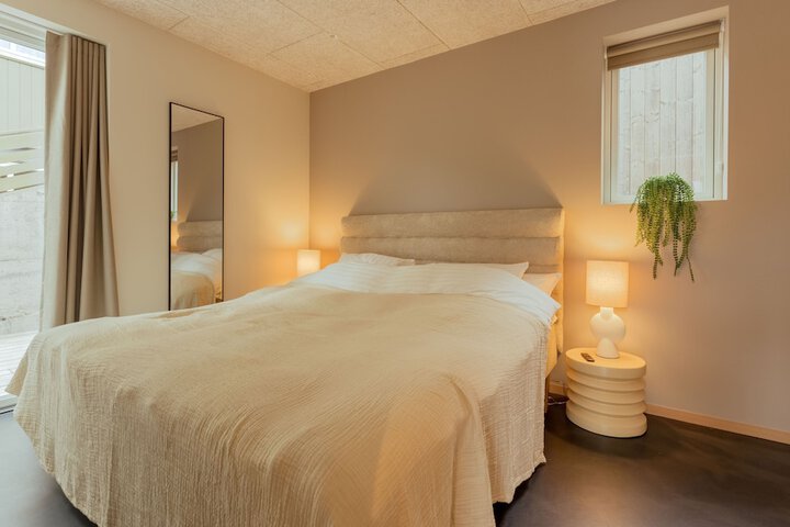 Room 10 of 56