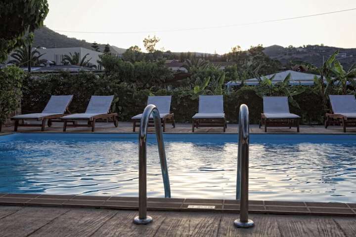 Pool 35 of 48