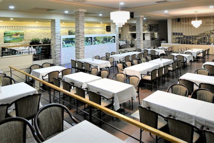 Dining 55 of 87