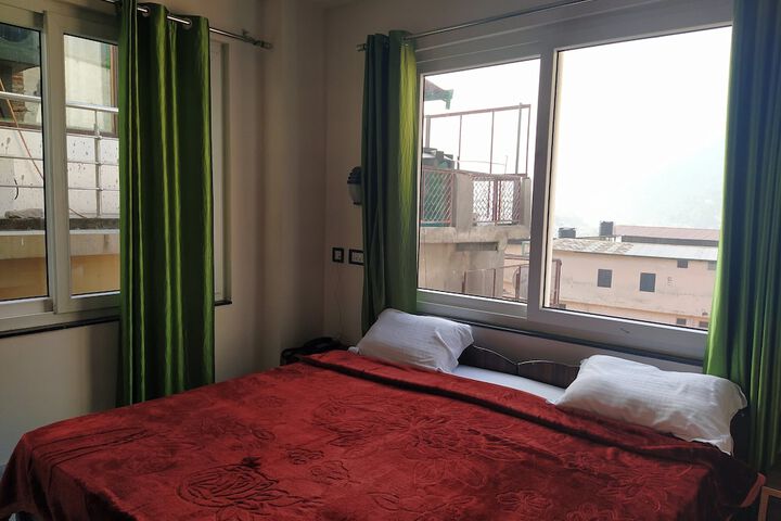 Room 11 of 34