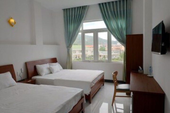 Room 9 of 12
