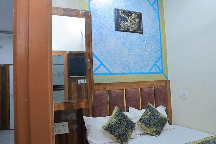 Room 16 of 30