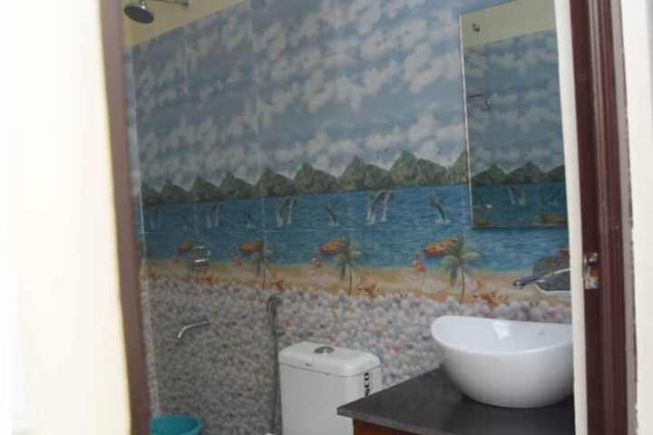 Room 5 of 12