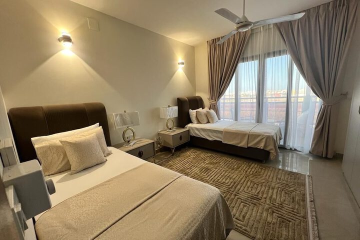 Room 4 of 13