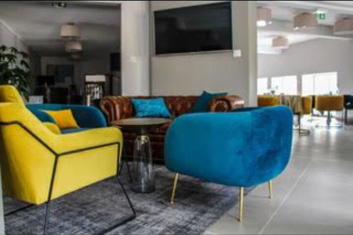 Lounge 3 of 61