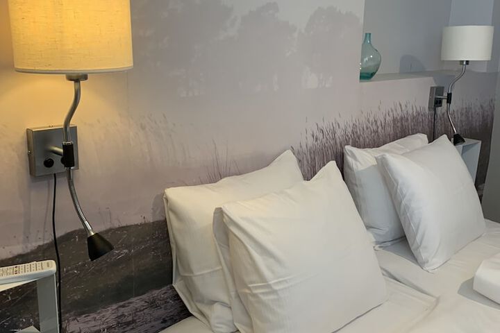 Room 6 of 27
