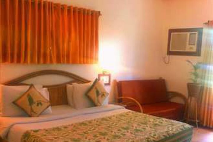 Room 6 of 16