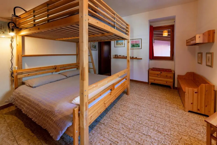 Room 3 of 10