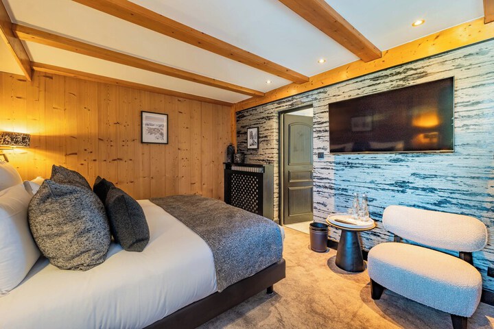 Room 45 of 250