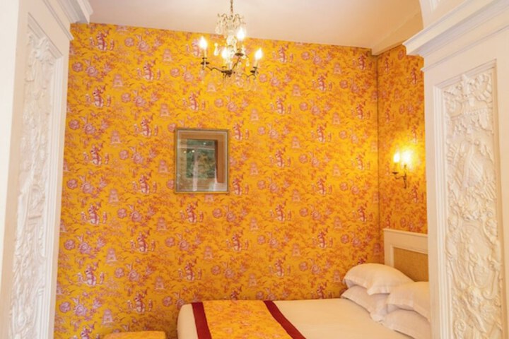 Room 32 of 55