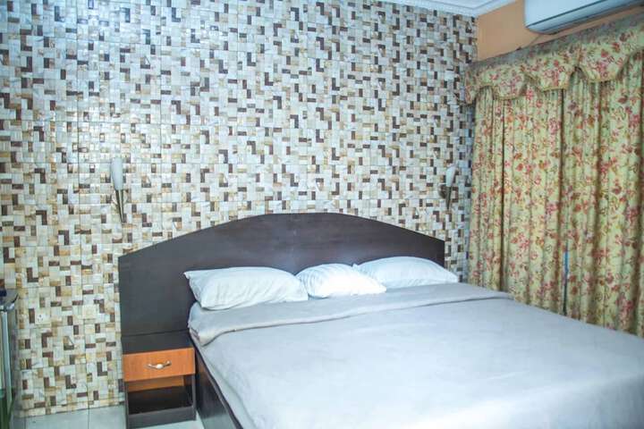 Room 8 of 48