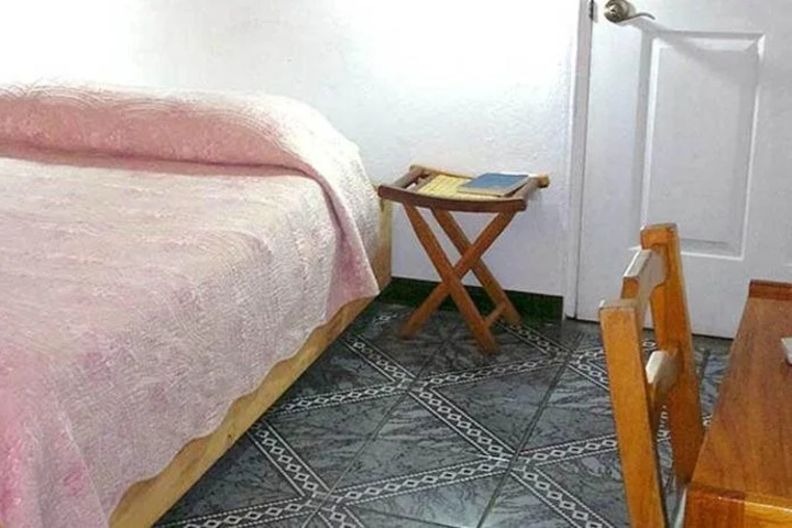 Room 2 of 10