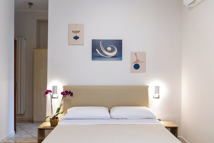 Room 10 of 65