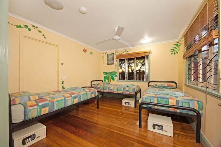 Room 9 of 49