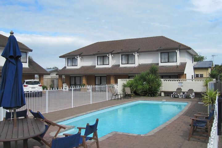 Pool 95 of 120