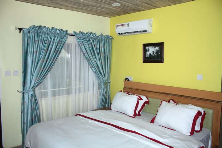 Room 4 of 24