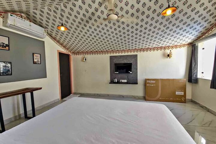 Room 3 of 51