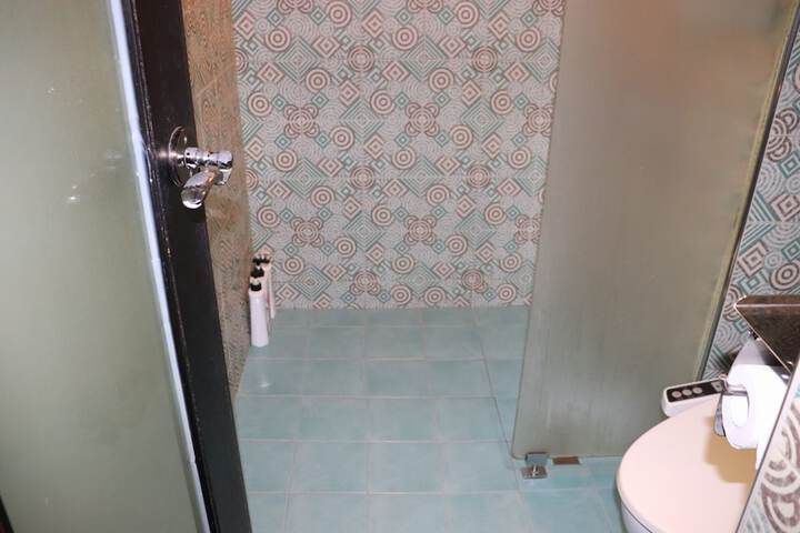 Room 30 of 46