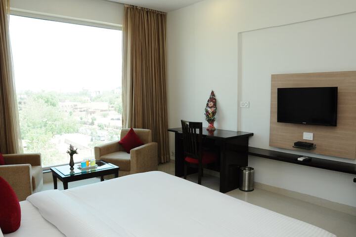 Room 13 of 84
