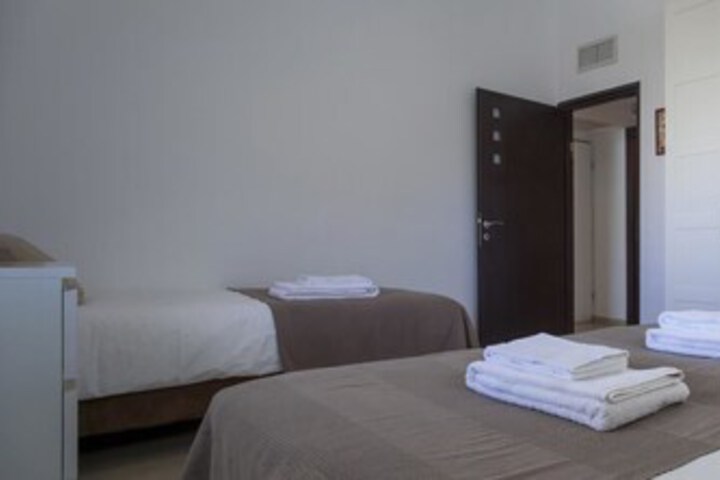 Room 21 of 28