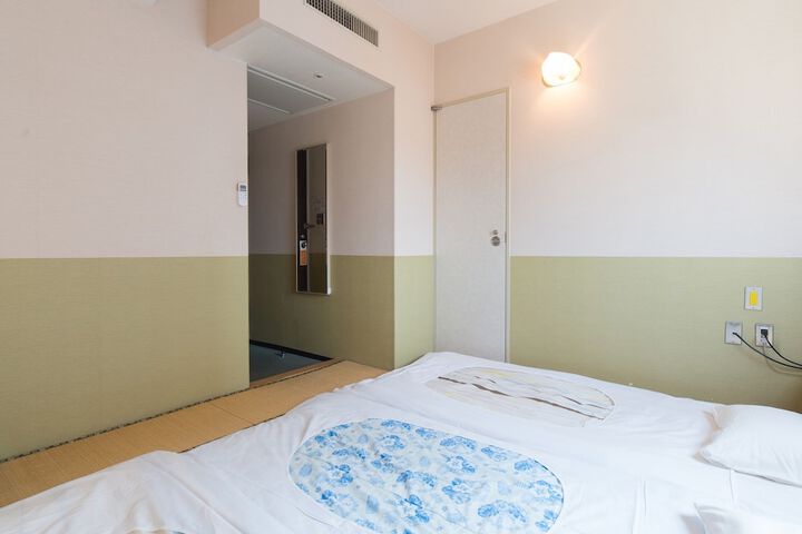 Room 5 of 95