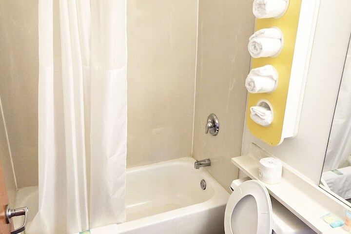 Single Accessible King Size Bed (5 of 8)