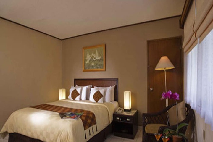 Room 3 of 73