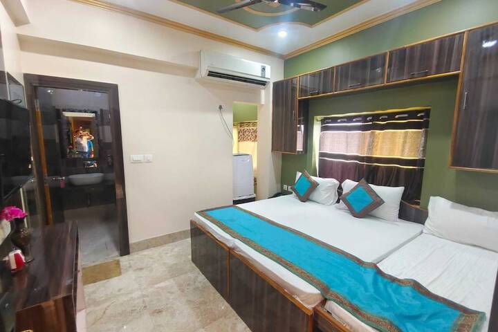 Room 8 of 8