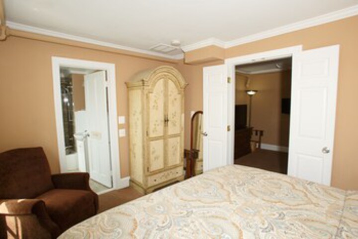 Room 166 of 253