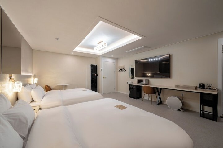 Room 30 of 43