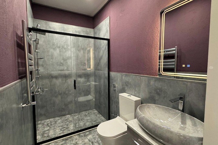 Room 9 of 32