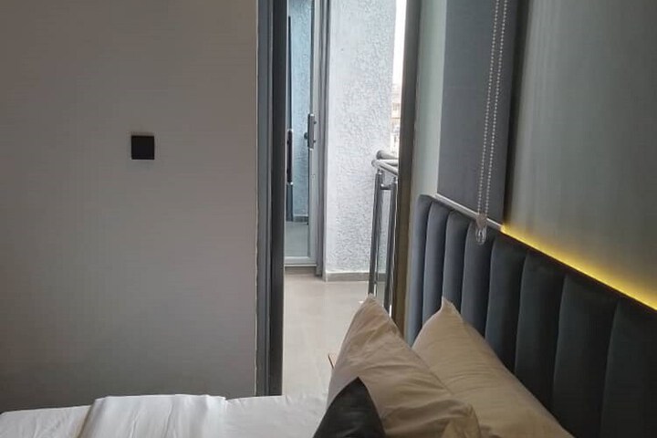 Room 5 of 19