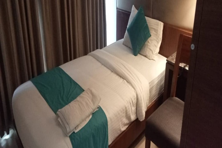 Room 17 of 30