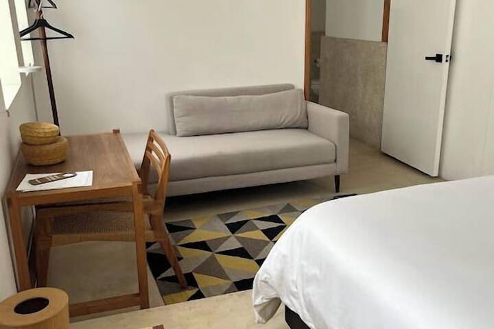 Room 5 of 103