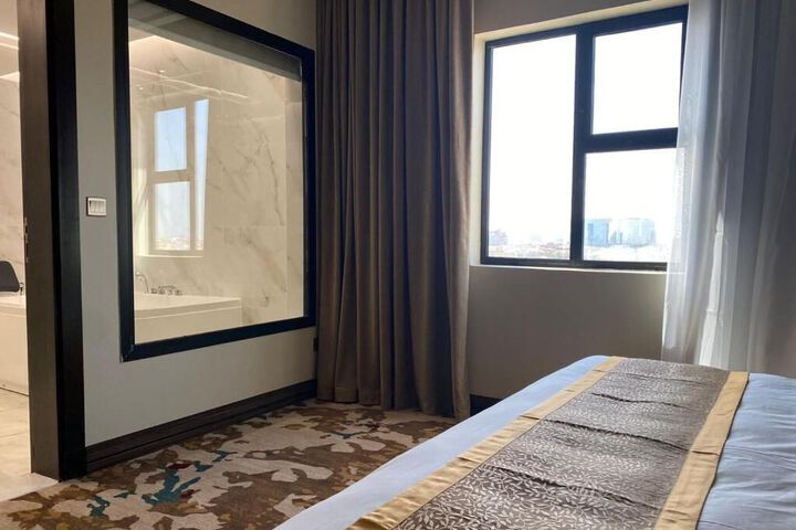 Room 17 of 28